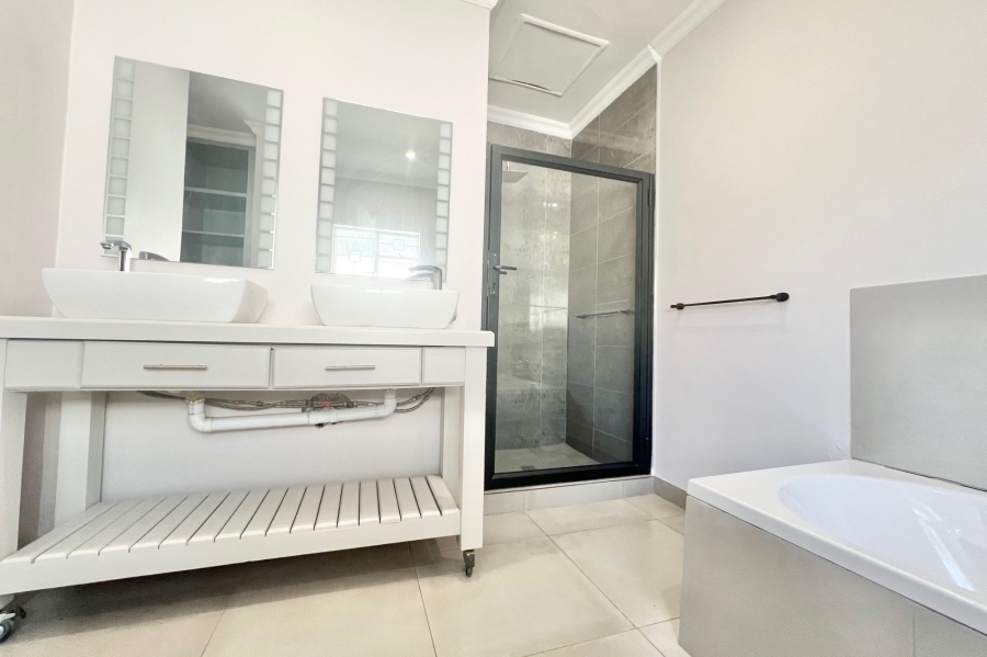To Let 2 Bedroom Property for Rent in Magaliessig Gauteng
