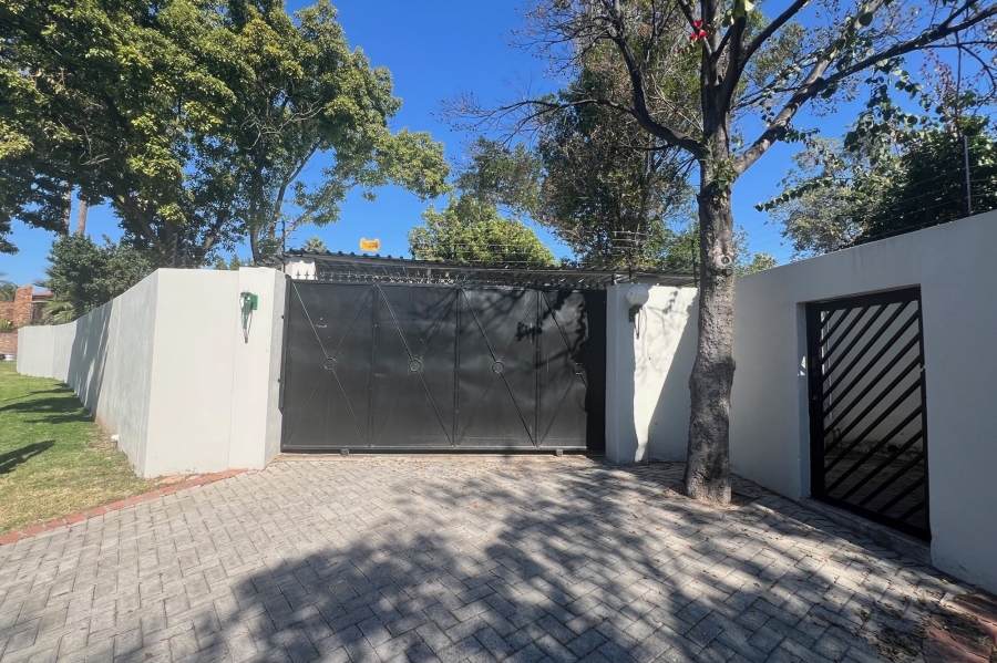 To Let 2 Bedroom Property for Rent in Magaliessig Gauteng