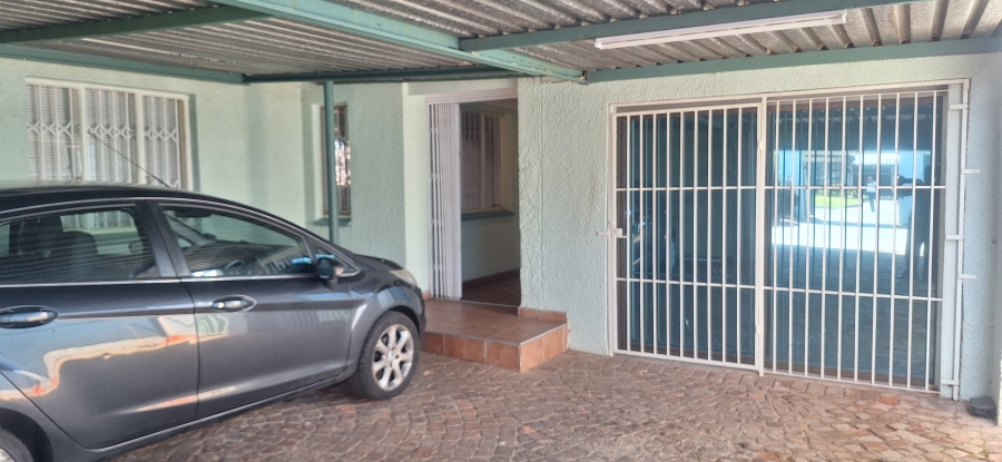 4 Bedroom Property for Sale in Witpoortjie Gauteng