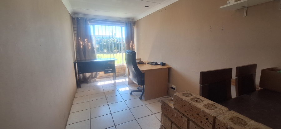 4 Bedroom Property for Sale in Witpoortjie Gauteng