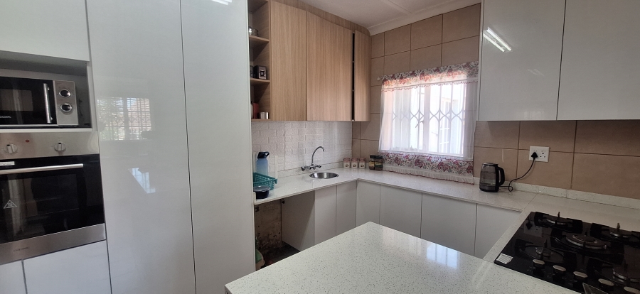 4 Bedroom Property for Sale in Witpoortjie Gauteng