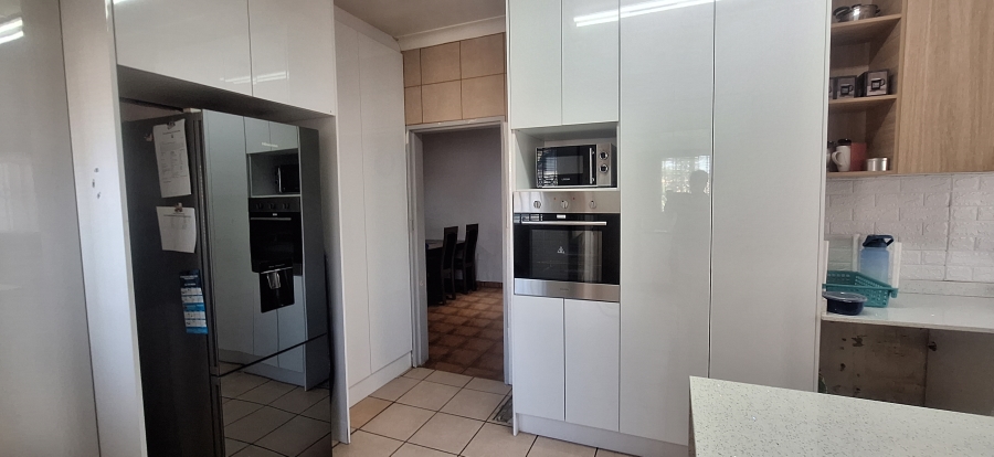 4 Bedroom Property for Sale in Witpoortjie Gauteng