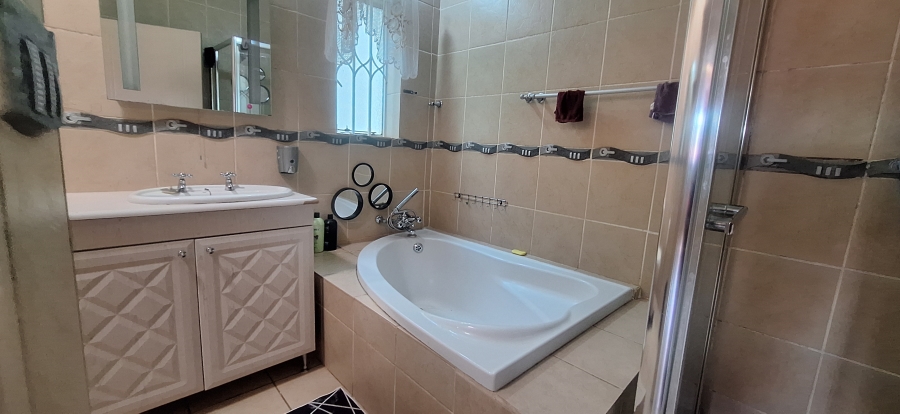 4 Bedroom Property for Sale in Witpoortjie Gauteng
