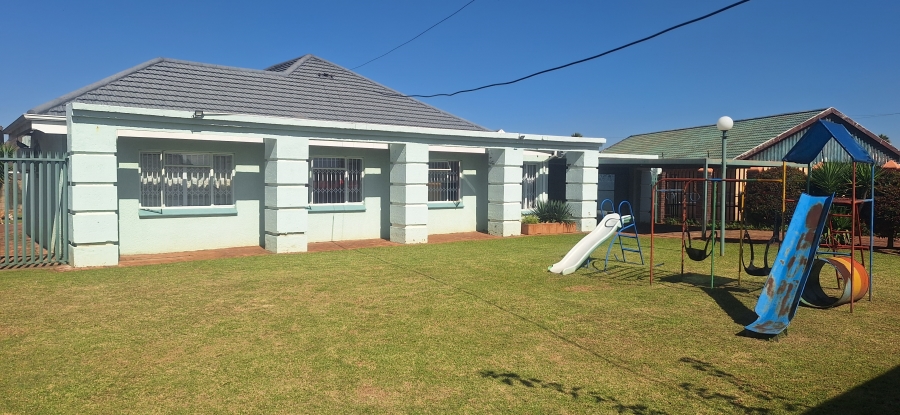 4 Bedroom Property for Sale in Witpoortjie Gauteng