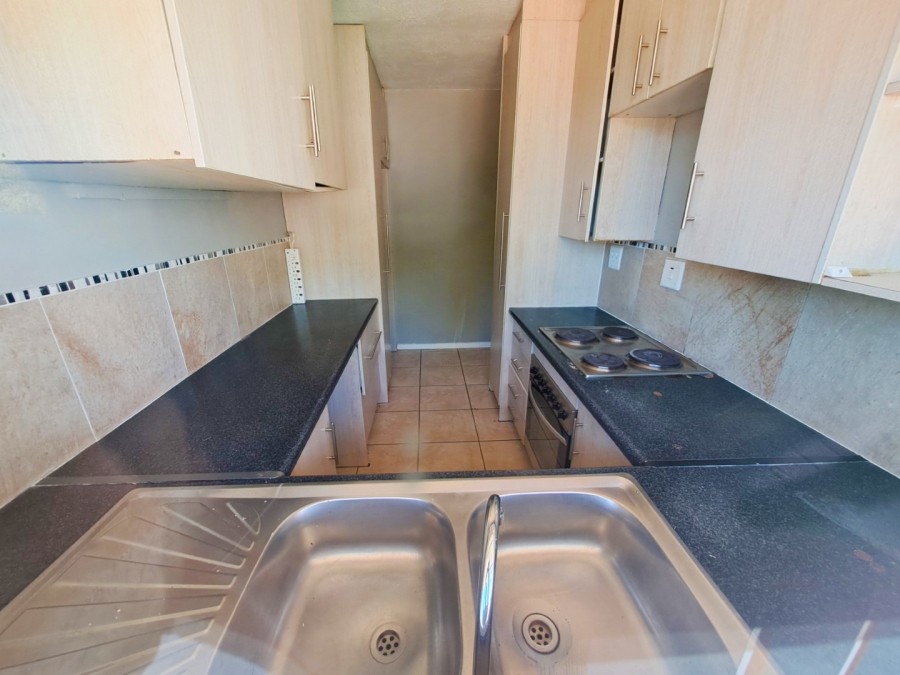 To Let 2 Bedroom Property for Rent in Lyndhurst Gauteng