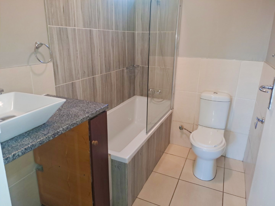 To Let 2 Bedroom Property for Rent in Lyndhurst Gauteng