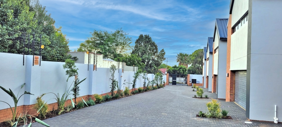 4 Bedroom Property for Sale in Linden Gauteng
