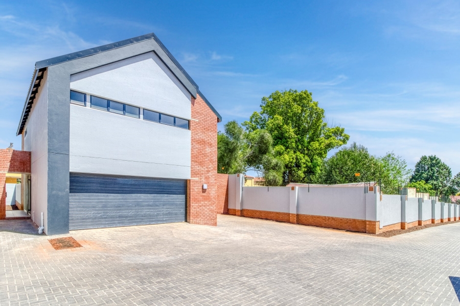 4 Bedroom Property for Sale in Linden Gauteng