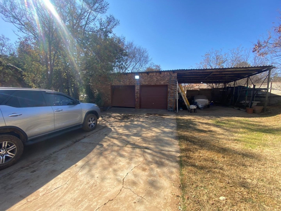 4 Bedroom Property for Sale in Derdepoort Gauteng