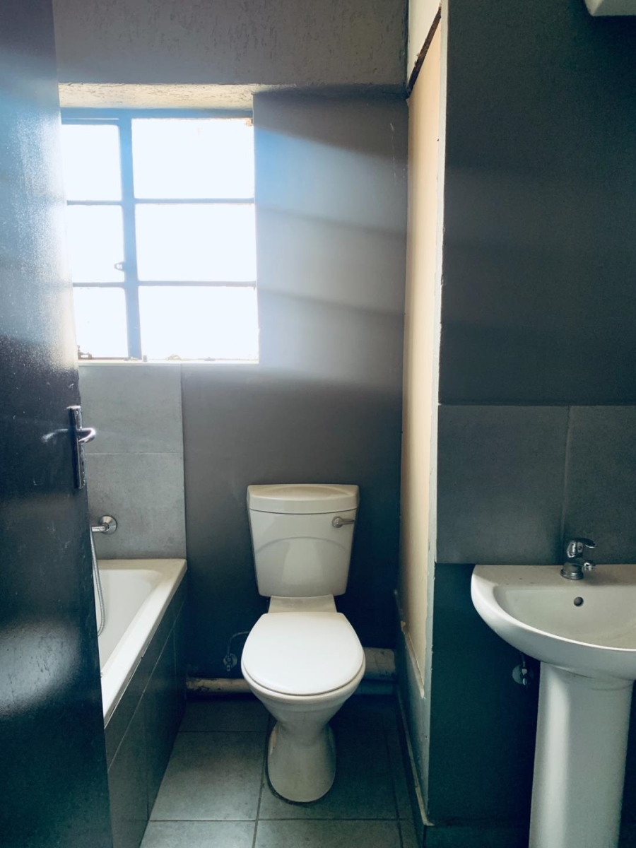 To Let 1 Bedroom Property for Rent in Johannesburg Central Gauteng