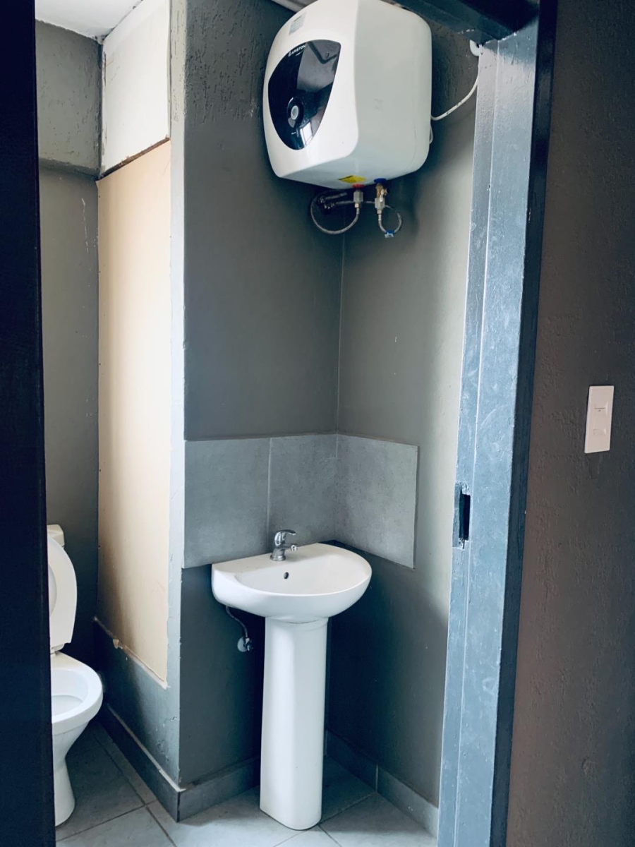 To Let 1 Bedroom Property for Rent in Johannesburg Central Gauteng