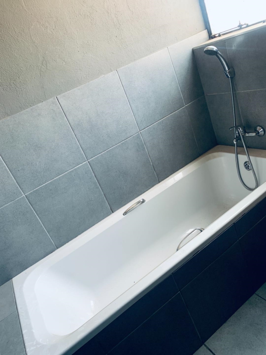 To Let 1 Bedroom Property for Rent in Johannesburg Central Gauteng