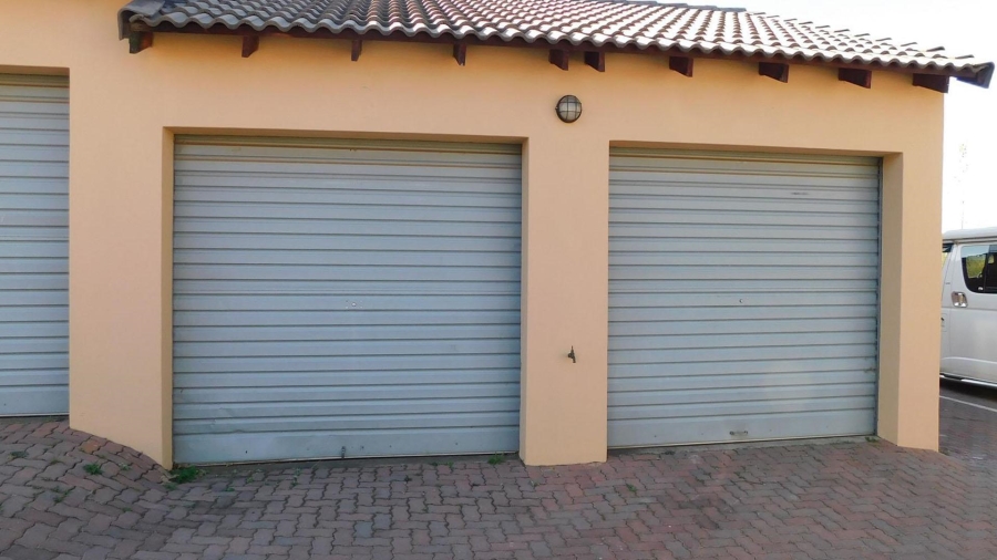 2 Bedroom Property for Sale in Erand Gardens Gauteng
