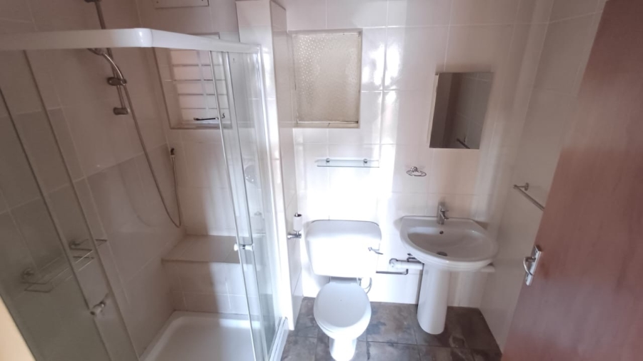 To Let 1 Bedroom Property for Rent in Mondeor Gauteng