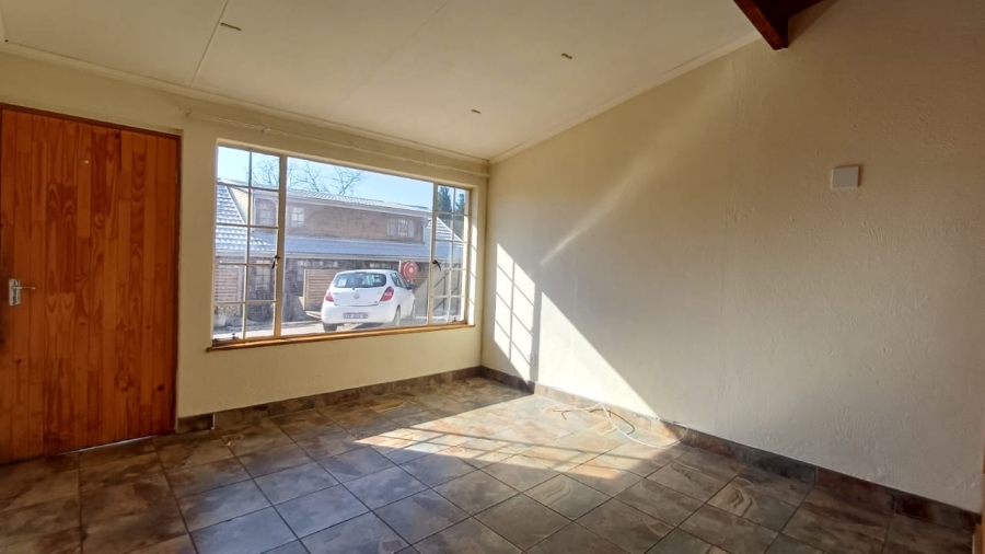 To Let 1 Bedroom Property for Rent in Mondeor Gauteng
