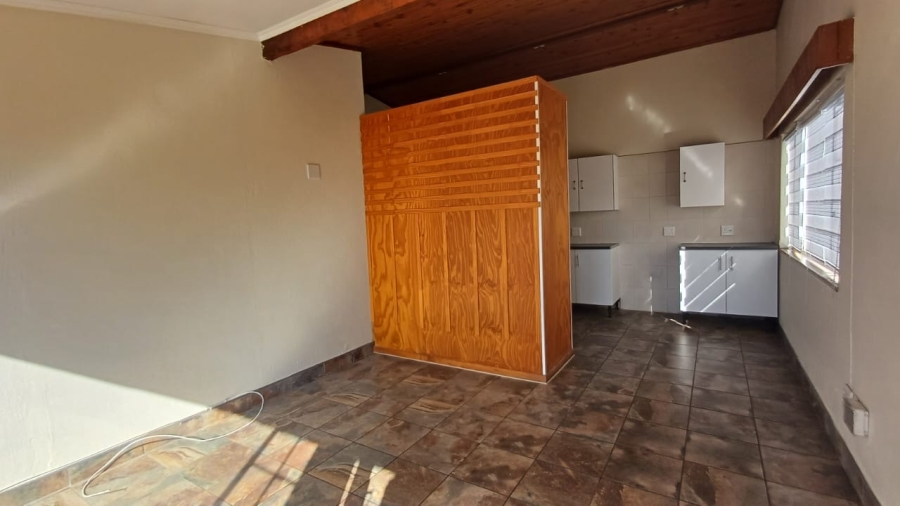 To Let 1 Bedroom Property for Rent in Mondeor Gauteng