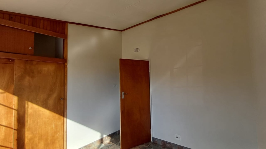 To Let 1 Bedroom Property for Rent in Mondeor Gauteng