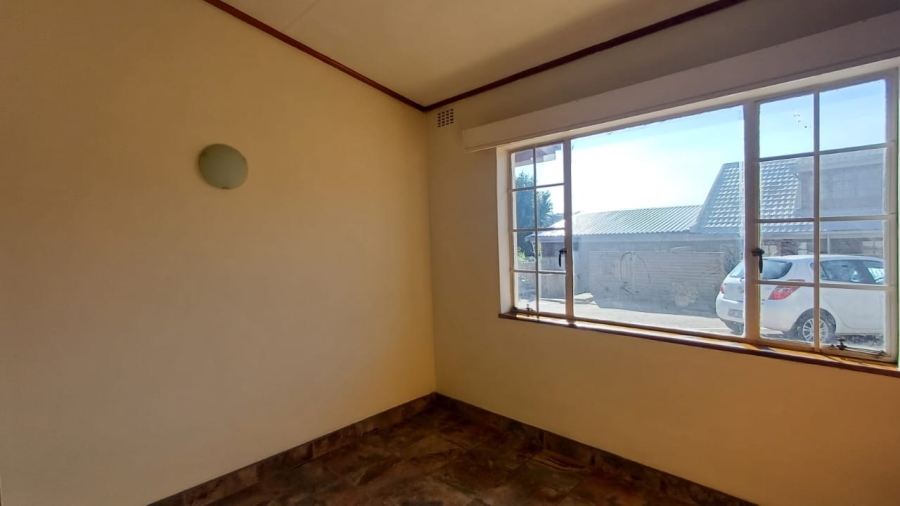 To Let 1 Bedroom Property for Rent in Mondeor Gauteng