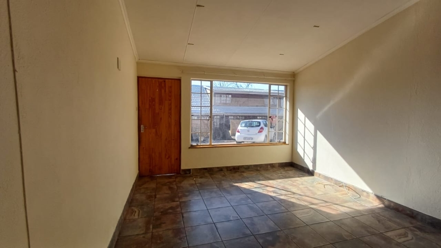To Let 1 Bedroom Property for Rent in Mondeor Gauteng