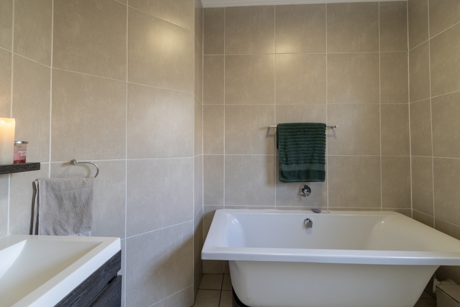 2 Bedroom Property for Sale in Greenstone Hill Gauteng