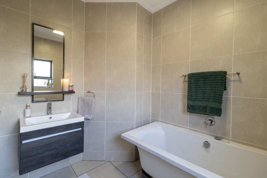 2 Bedroom Property for Sale in Greenstone Hill Gauteng