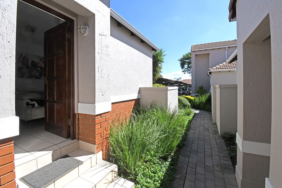 2 Bedroom Property for Sale in Broadacres Gauteng
