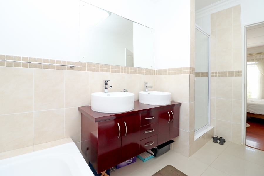 3 Bedroom Property for Sale in Barbeque Downs Gauteng
