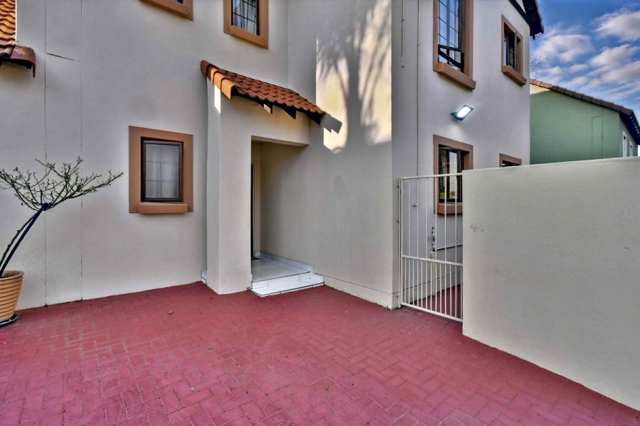 3 Bedroom Property for Sale in Thatchfield Glen Gauteng