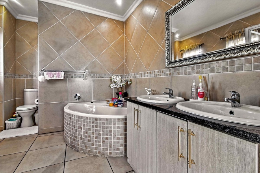 3 Bedroom Property for Sale in Thatchfield Glen Gauteng