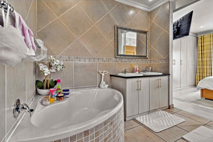 3 Bedroom Property for Sale in Thatchfield Glen Gauteng