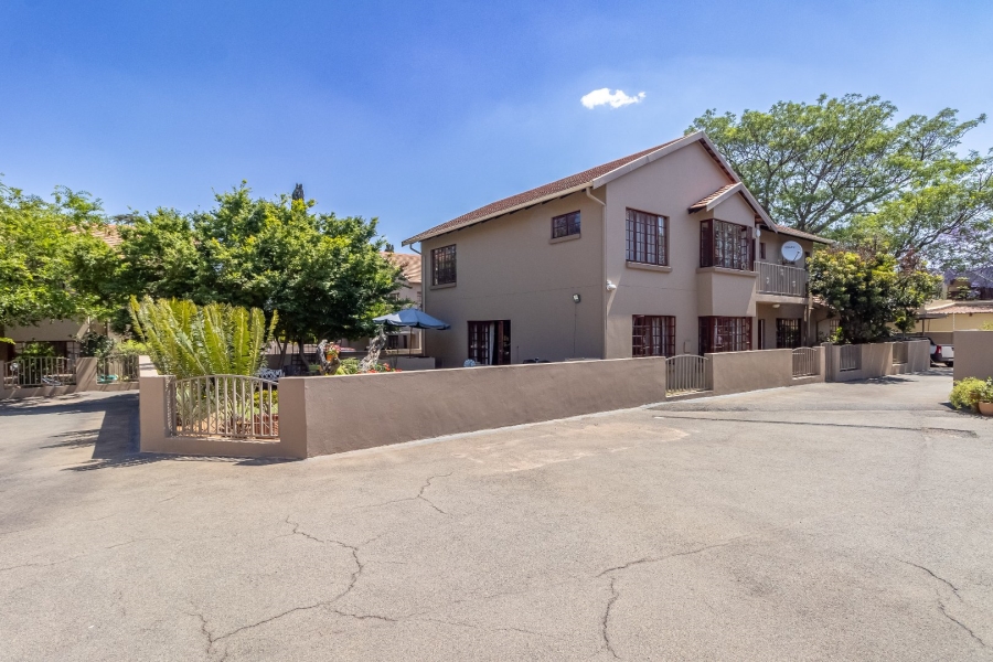 5 Bedroom Property for Sale in Florida Park Gauteng