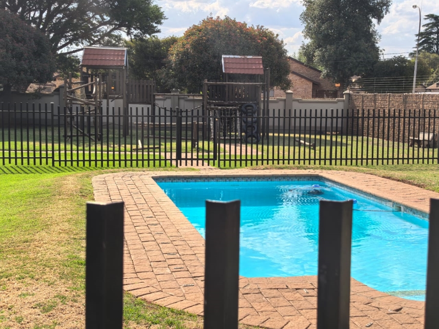 2 Bedroom Property for Sale in Florida Glen Gauteng