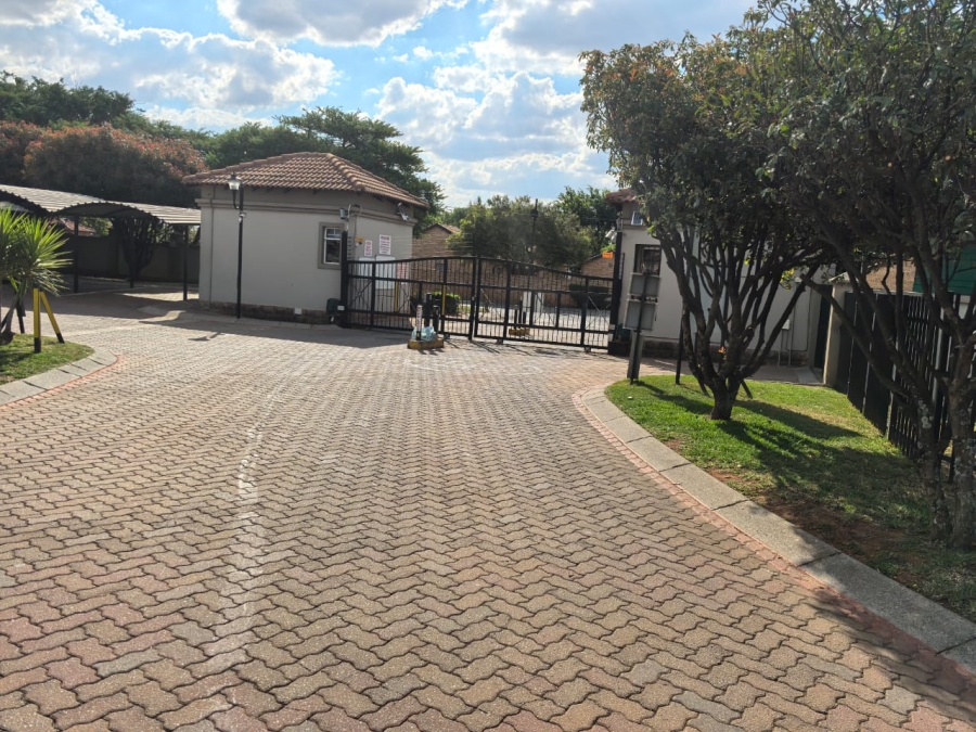 2 Bedroom Property for Sale in Florida Glen Gauteng