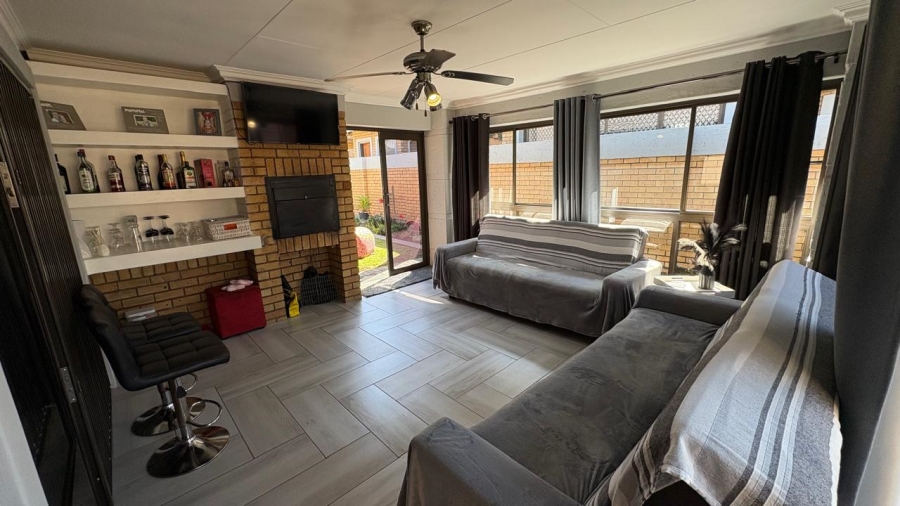 2 Bedroom Property for Sale in Beyers Park Gauteng