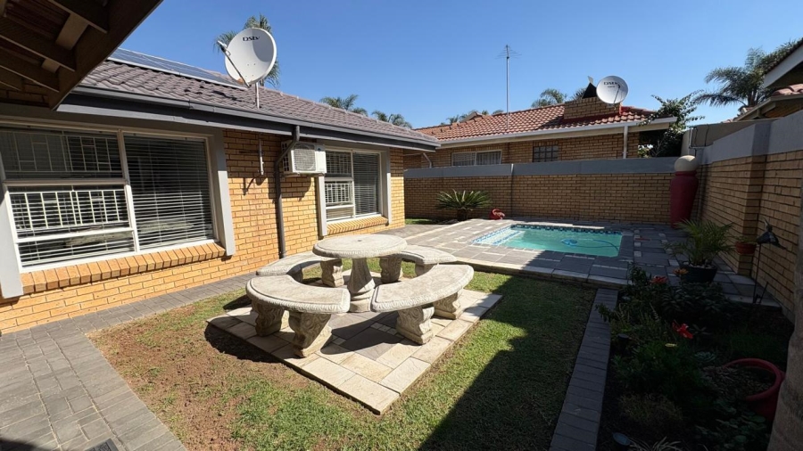 2 Bedroom Property for Sale in Beyers Park Gauteng