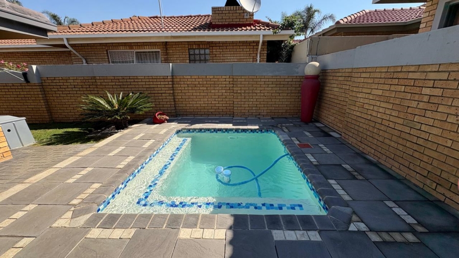 2 Bedroom Property for Sale in Beyers Park Gauteng