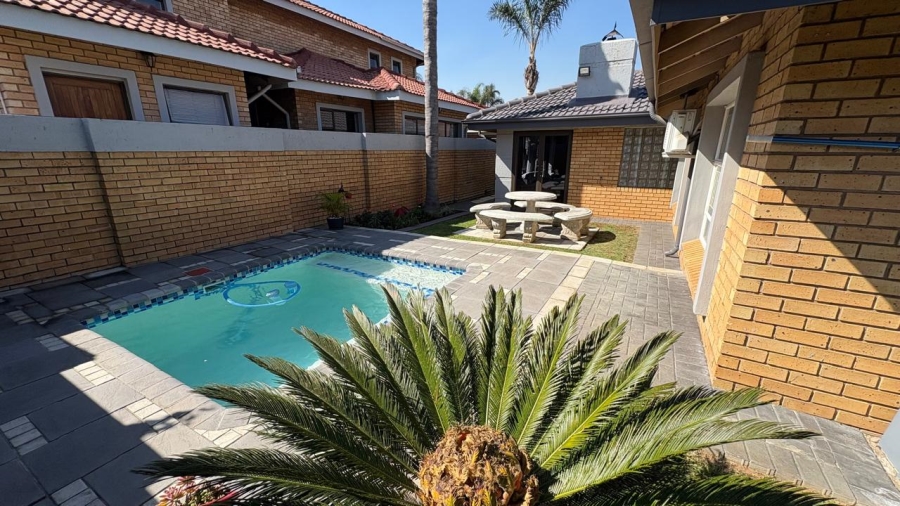 2 Bedroom Property for Sale in Beyers Park Gauteng