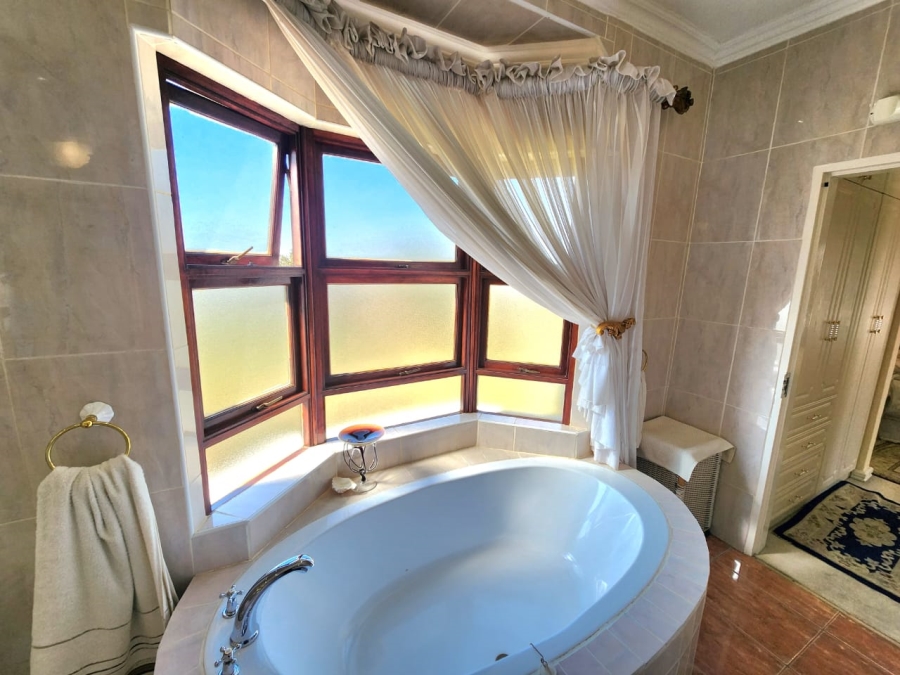 4 Bedroom Property for Sale in Bronkhorstbaai Gauteng
