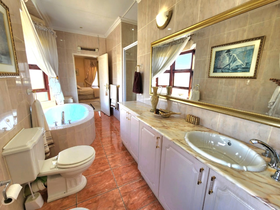 4 Bedroom Property for Sale in Bronkhorstbaai Gauteng