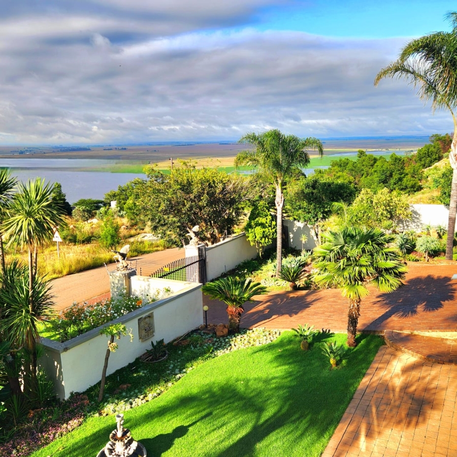 4 Bedroom Property for Sale in Bronkhorstbaai Gauteng