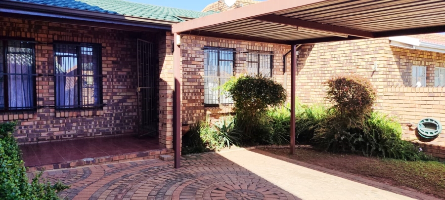 2 Bedroom Property for Sale in Greenhills Gauteng