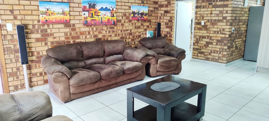 2 Bedroom Property for Sale in Greenhills Gauteng