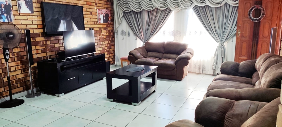 2 Bedroom Property for Sale in Greenhills Gauteng