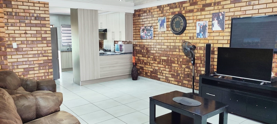 2 Bedroom Property for Sale in Greenhills Gauteng