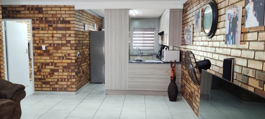 2 Bedroom Property for Sale in Greenhills Gauteng