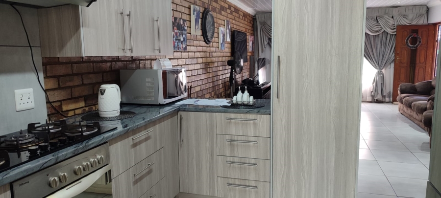 2 Bedroom Property for Sale in Greenhills Gauteng