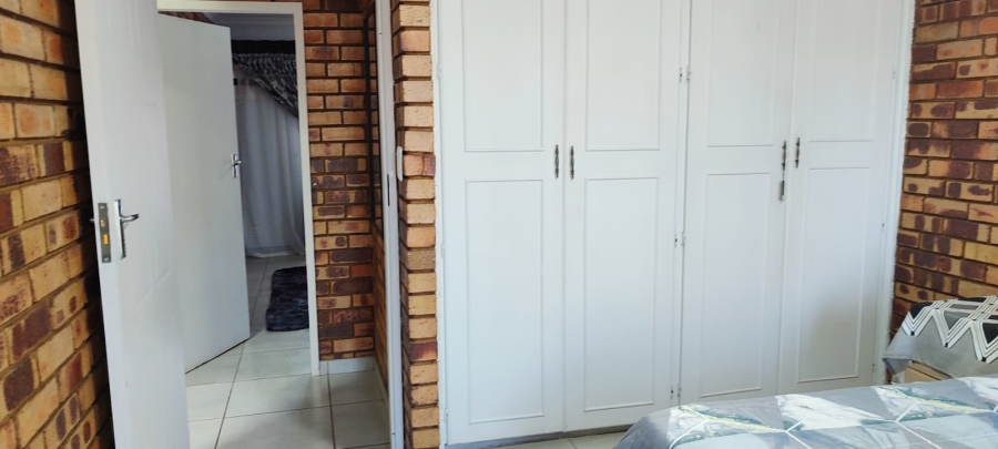 2 Bedroom Property for Sale in Greenhills Gauteng