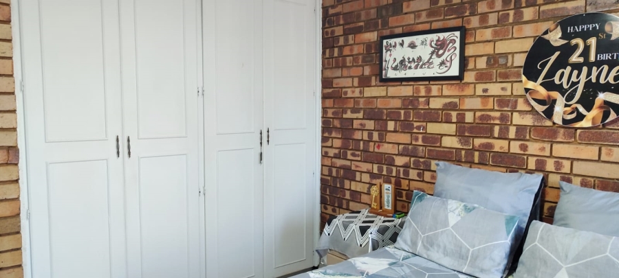 2 Bedroom Property for Sale in Greenhills Gauteng