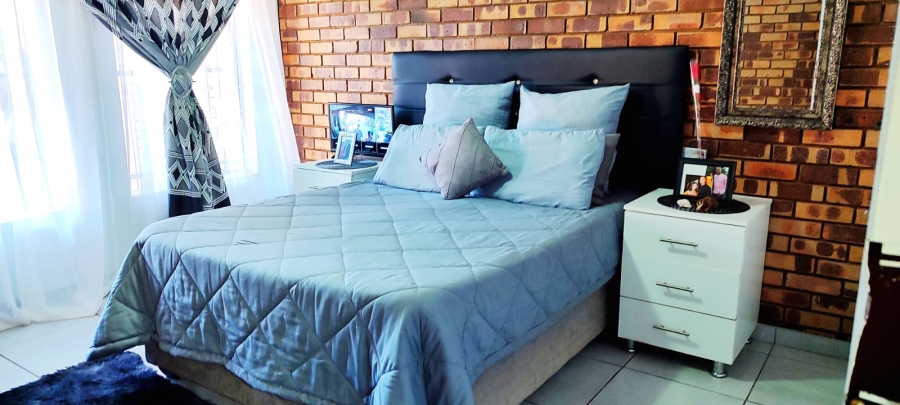 2 Bedroom Property for Sale in Greenhills Gauteng