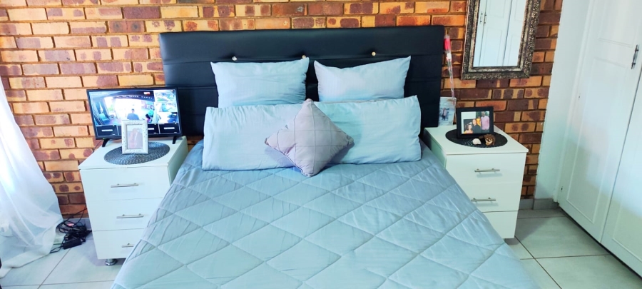 2 Bedroom Property for Sale in Greenhills Gauteng